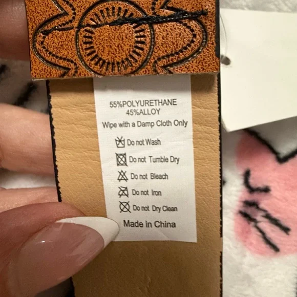 Western Boho Tooled Faux Leather Belt Floral Embossed with Heart Conchos - Picture 4 of 6